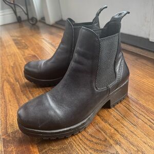 Black Bueno Chelsea Boots